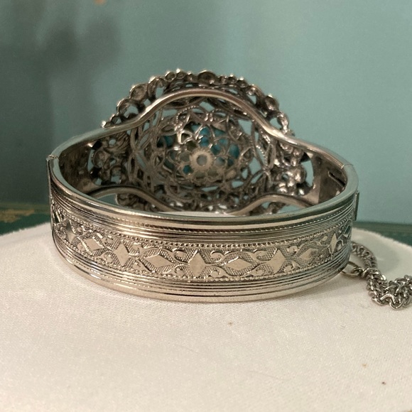 Vintage Turquoise Glass Oval Cabochon Fancy Silvertone Hinge Bangle Bracelet - Picture 6 of 16